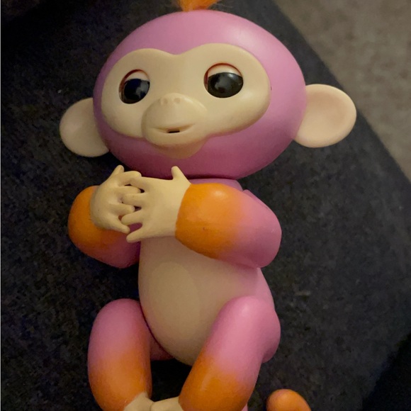 Electronic Fingerling Monkey - Picture 1 of 3